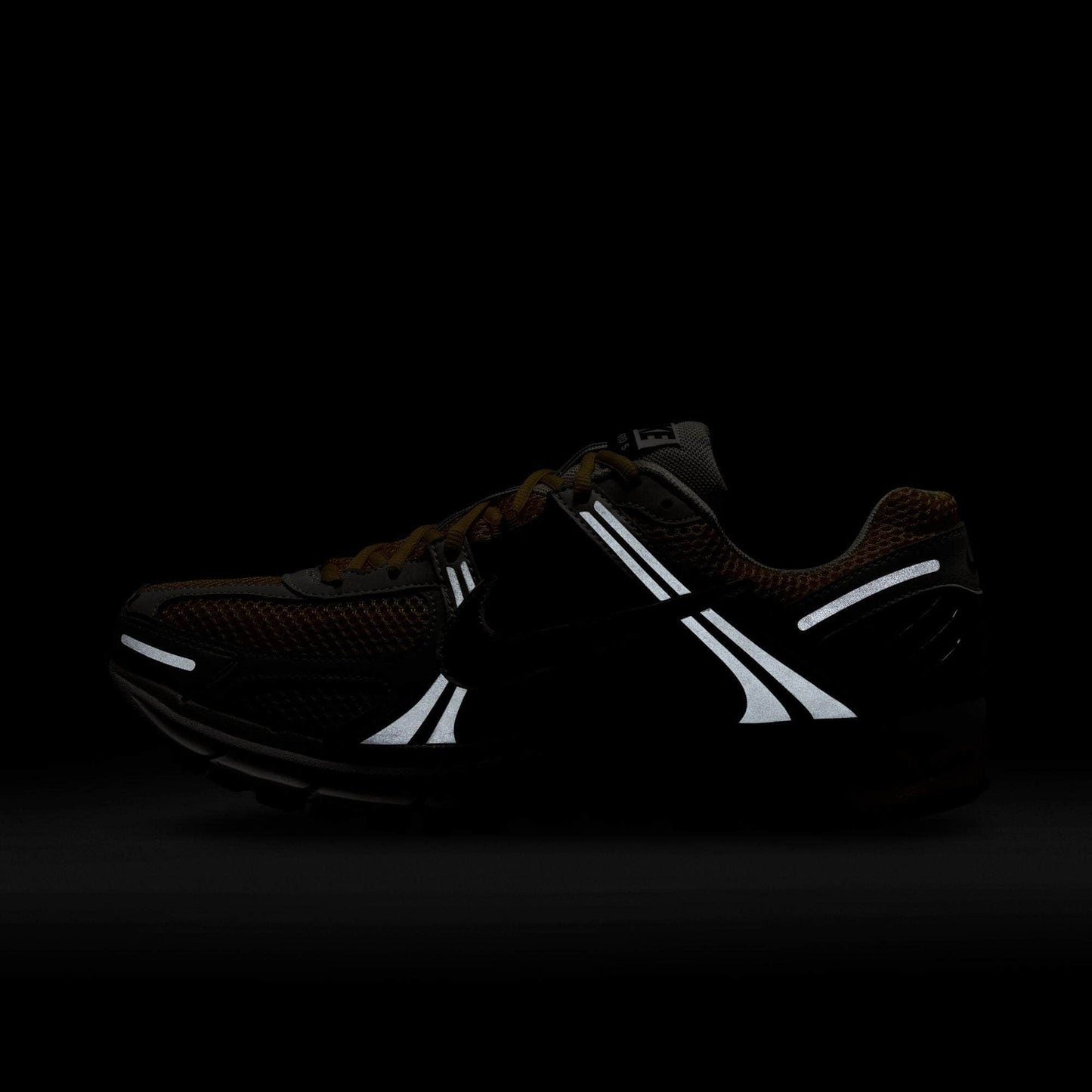 Nike Zoom Vomero 5 "University Gold" - Men's
